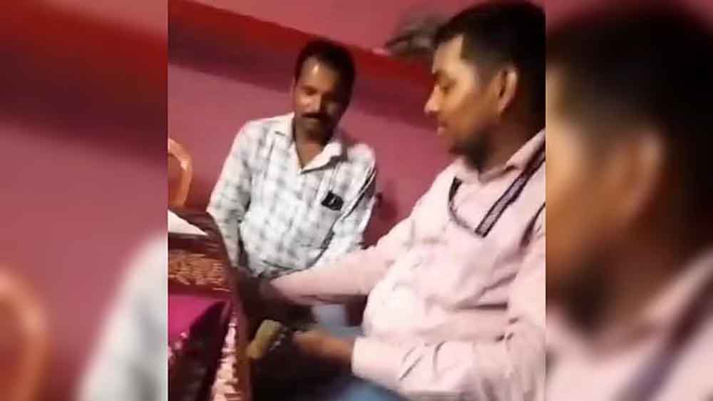 बिहार-मोतिहारी में रिश्वती एक बीपीएम शिक्षक की सेवा समाप्त और दूसरे की जांच 1 Bihar 03 2 11