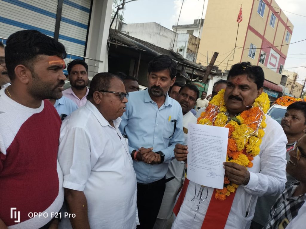 पूर्व मंत्री कमल पटेल के जन्मदिन पर सहायक सचिव संघ ने सौंपा ज्ञापन, समस्याओं के समाधान का आश्वासन IMG 20241006 WA0008