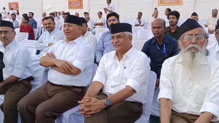 राजस्थान-जोधपुर में आरएसएस के स्थापना दिवस पर किया शस्त्र पूजन