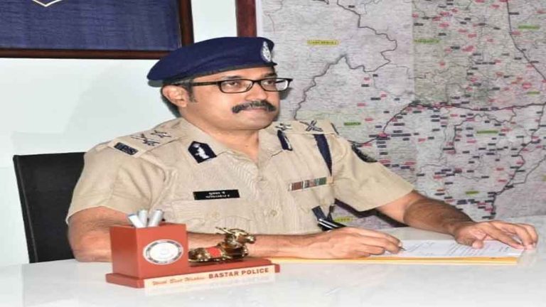 छत्तीसगढ़-जगदलपुर के आईजी ने दिया 'नक्सलियों का छोड़ो या अंजाम भुगतो' का अल्टीमेटम