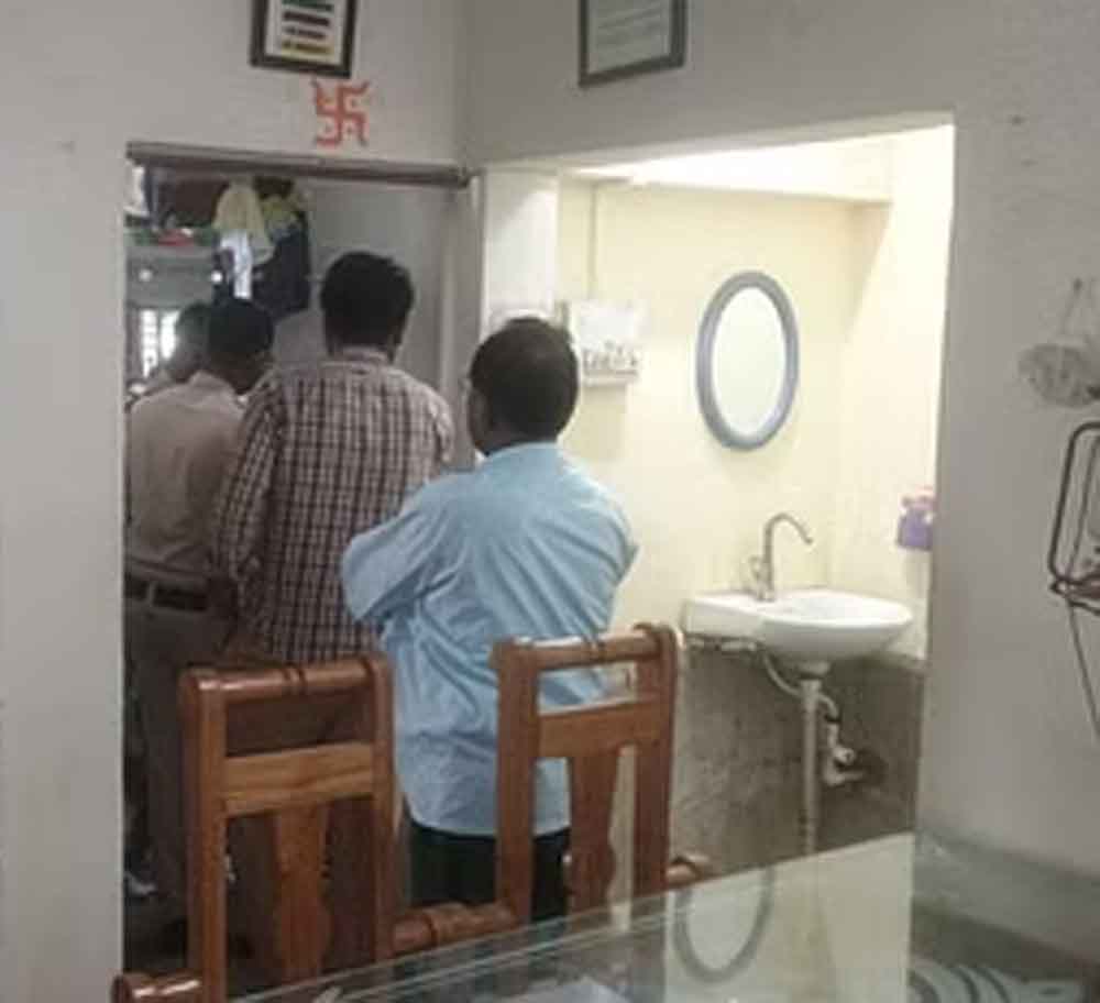 छत्तीसगढ़-सूरजपुर में अधिकारी के आवास में दिनदहाड़े लाखों की चोरी 1 chhattisgarh 09 2 19