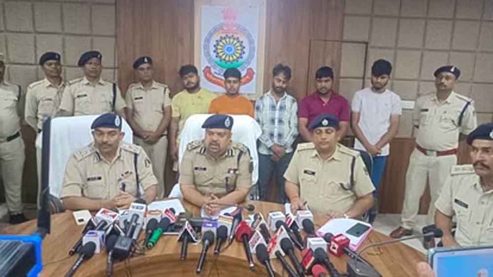 छत्तीसगढ़-सूरजपुर में कुख्यात ने गिरफ्तारी से बचने में की प्रधान आरक्षक की पत्नी व बेटी की हत्या 1 chhattisgarh 14 2 15