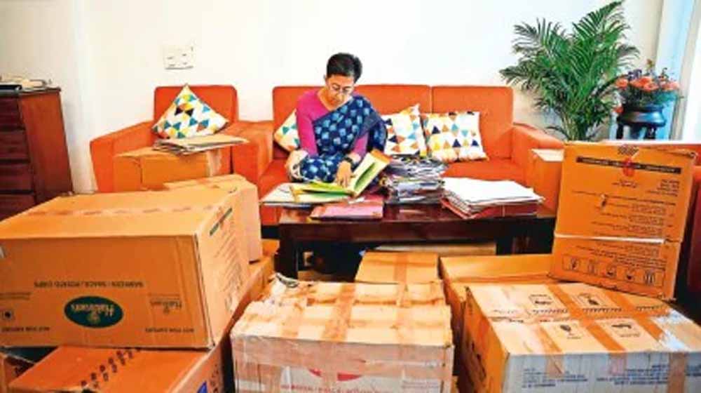 दिल्ली विधानसभा में नेता प्रतिपक्ष विजेंद्र गुप्ता ने कहा- दो सरकारी बंगले पर कब्जा करना चाहती हैं आतिशी 1 delhi cm