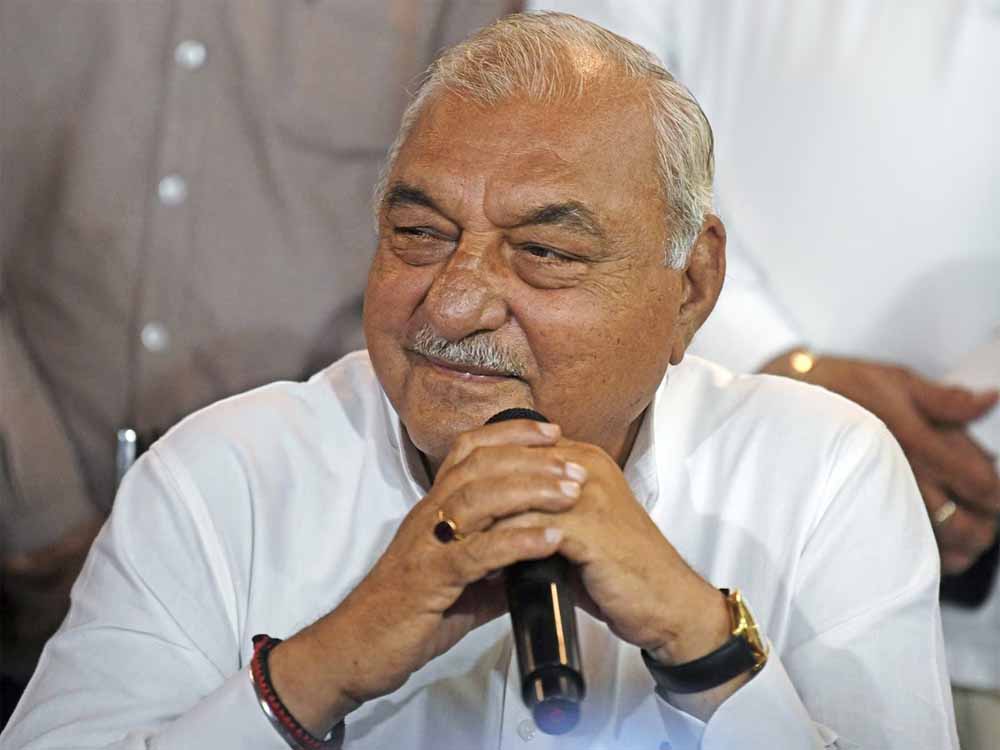हरियाणा में कांग्रेस का माहौल बनाते रहे हुड्डा पिता-पुत्र, BJP ने गढ़ में ही कर दिया खेल 1 huda1 2