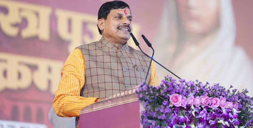 CM मोहन यादव प्रदेश के कर्मचारियों को दे रहे DA बढ़ोतरी का तोहफा! जानें कब से होगा लागू 1 mohan 010 1 1