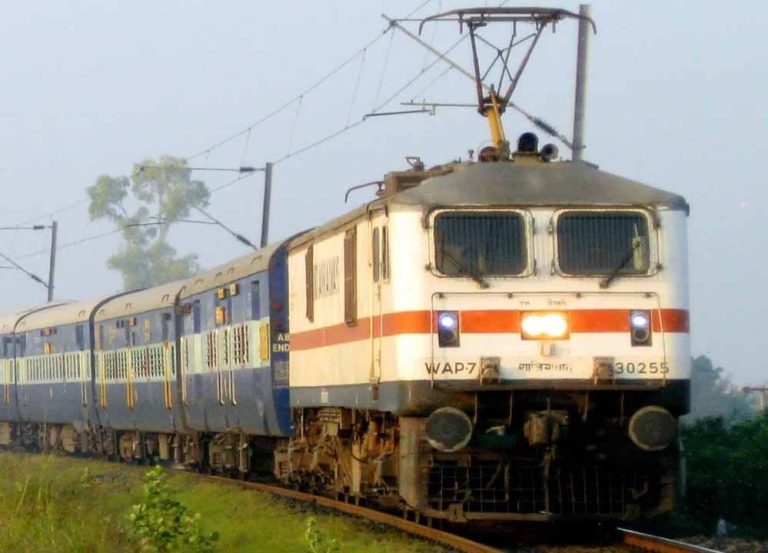 दमोह के बीच में रेल संरक्षा आयुक्त ने 120 किमी की रफ्तार से स्पेशल ट्रेन दौड़ाई
