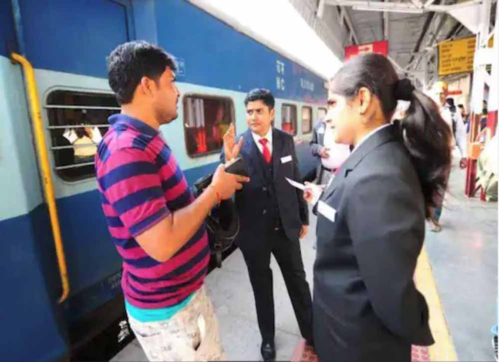 फिरोजपुर रेल मंडल ने कहा- टिकट चैकिंग के दौरान सितंबर माह में कुल 32078 यात्री बिना टिकट व अनियमित यात्रा करते हुए पाए गए 1 tren1 3