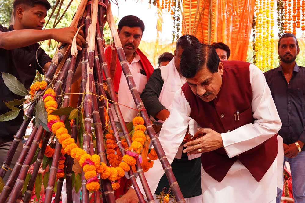 हरि और माँ तुलसी से प्रदेशवासियों के सुख-समृद्धि और खुशहाली के लिए मुख्यमंत्री डॉ. यादव ने की प्रार्थना 1 12A 93
