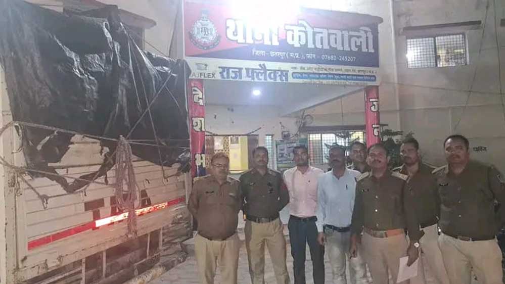 पुलिस ने बिना दस्तावेज के परिवहन कर रहे ट्रक से 3600 लीटर शराब की जब्त, आरोपी चालक हिरासत में 1 14A 67