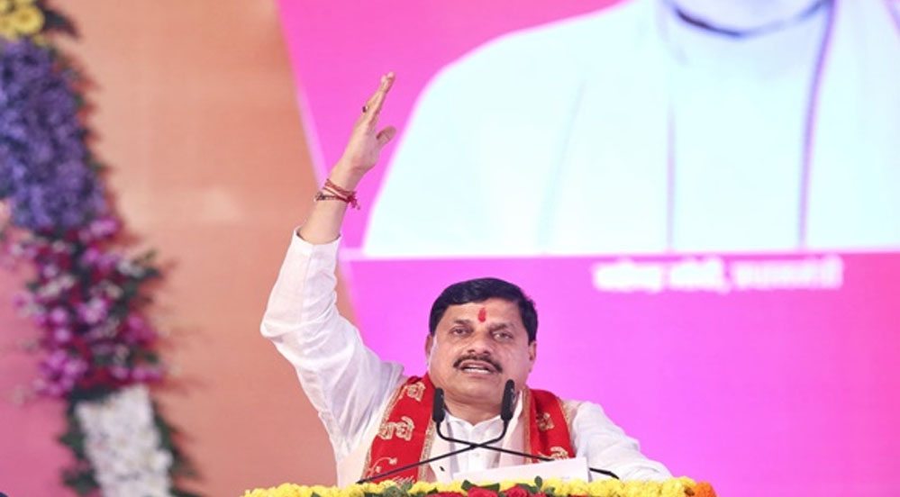 मुख्यमंत्री डॉ. मोहन यादव ने मेले में शामिल स्व-सहायता समूह, उद्यमियों व कलाकारों को पुरस्कृत किया 1 20A 113