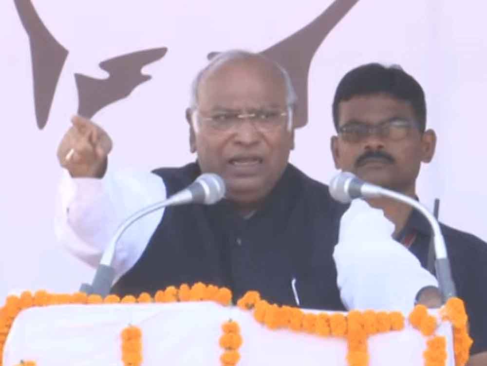 झारखंड-पलामू में मल्लिकार्जुन खरगे बोले-'भाजपा-पीएम मोदी और योगी देश तोड़ने पर उतारू' 1 Bihar 03 2 4