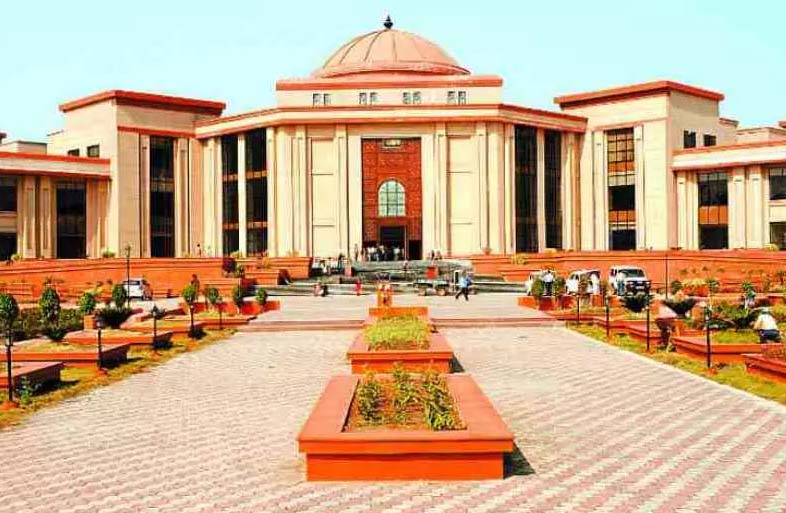 हाई कोर्ट में QR कोड वाला पहचान पत्र मिलेगा अधिकारी-कर्मचारियों के साथ अधिवक्ताओं को 1 CG high court 4