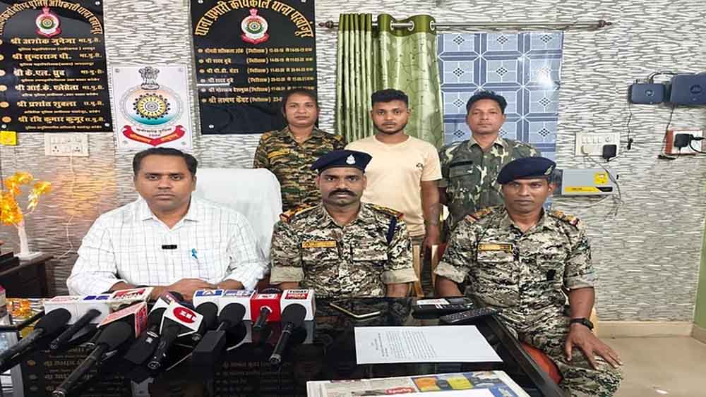 छत्तीसगढ़-कांकेर में महिला का अर्धनग्न भागते वीडियो वायरल 1 Chhattisgarh 05 2 12