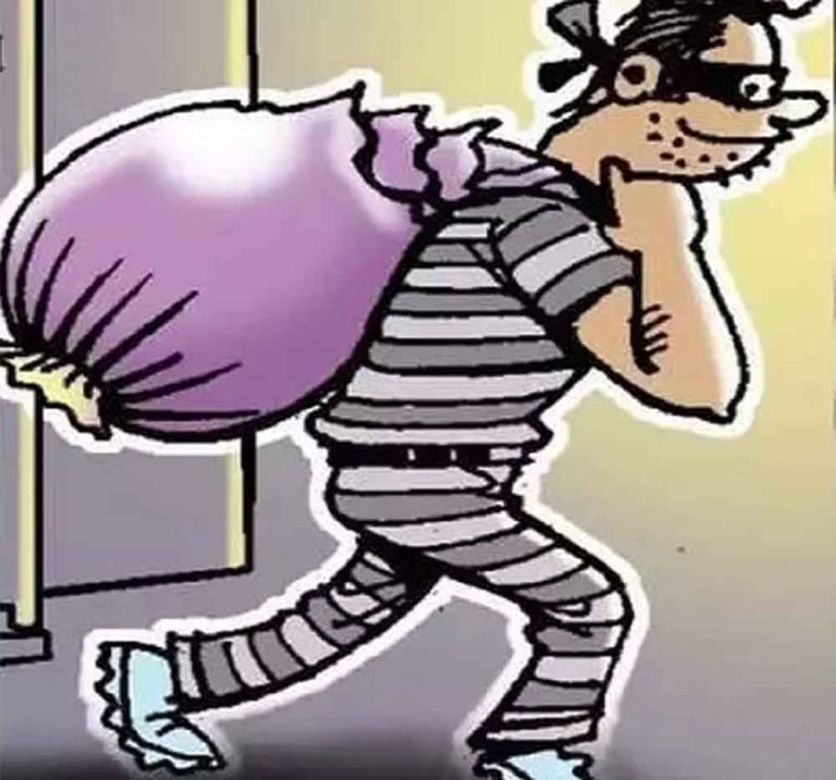 छत्तीसगढ़-रायपुर में घर के दीवान में रखे 63 लाख रुपये चोरी