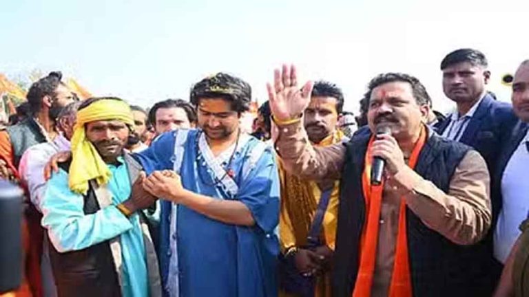 छत्तीसगढ़-कबीरधाम से डिप्टी सीएम विजय शर्मा हुए बागेश्वर धाम की सनातन हिंदू एकता यात्रा में शामिल