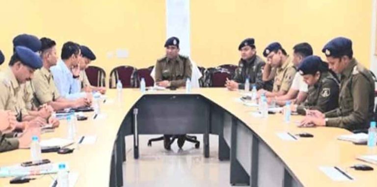 छत्तीसगढ़-रायपुर SSP संतोष सिंह ने देर रात अपराधियों पर कठोर कार्रवाई के दिए निर्देश
