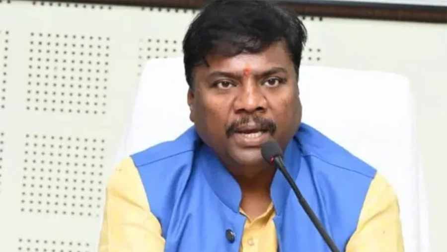 सहकारिता मंत्री कश्यप ने विभागीय काम-काज की गहन समीक्षा की 1 KEDAR2 1