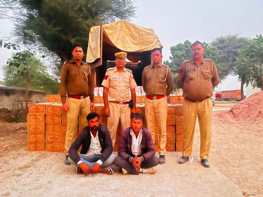 राजस्थान-हनुमानगढ़ में ट्रक से 350 पेटी अवैध शराब सहित दो आरोपी गिरफ्तार 1 Rajasthan 12 2 6