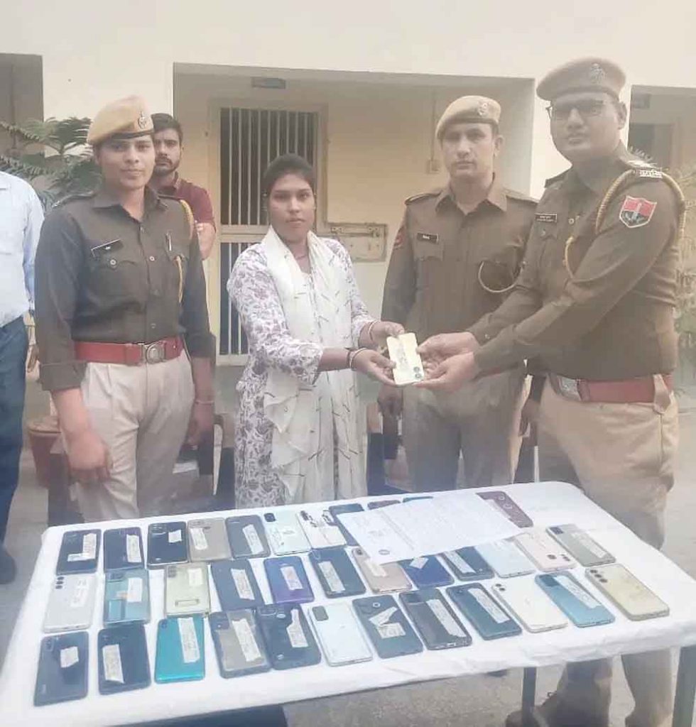 राजस्थान-अजमेर में जीआरपी थाना पुलिस ने लौटाए 52 मोबाइल