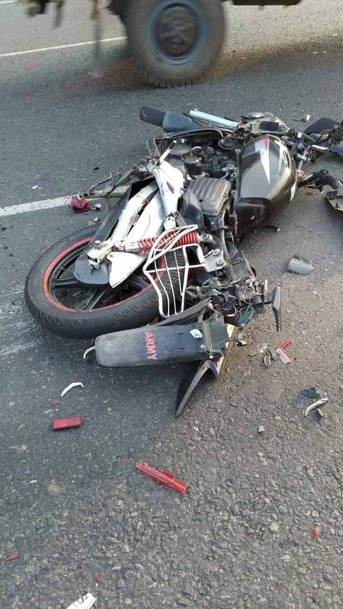 दो युवक अज्ञात वाहन की चपेट में आ गए, बाइक सवार की मौत, एक की हालत गंभीर 1 ac2
