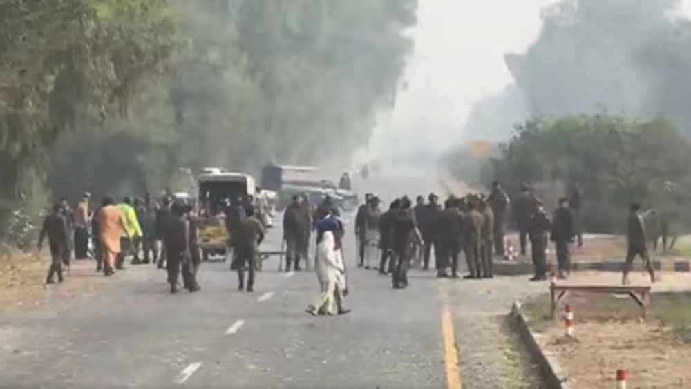 पाकिस्तान में इमरान खान की रिहाई की मांग को लेकर समर्थको का प्रदर्शन, इस दौरान मारे गए 6 सुरक्षाकर्मी 1 imran1 1