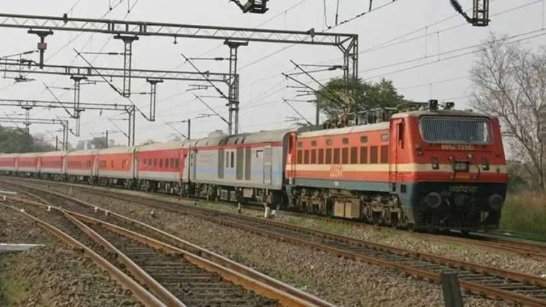 एक जनवरी से 124 ट्रेनों के बदलेंगे नंबर, फिर कम हो जाएगा किराया