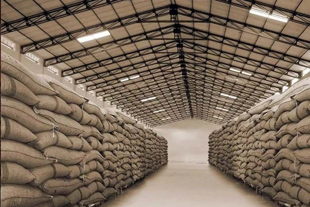 शिवपुरी में एमएस इंडस्ट्रीज पर छापा मार कर 750 क्विंटल पीडीएस का चावल, 600 क्विंटल सोयाबीन और 1051 क्विंटल गेहूं जब्त किया 1 11A 23