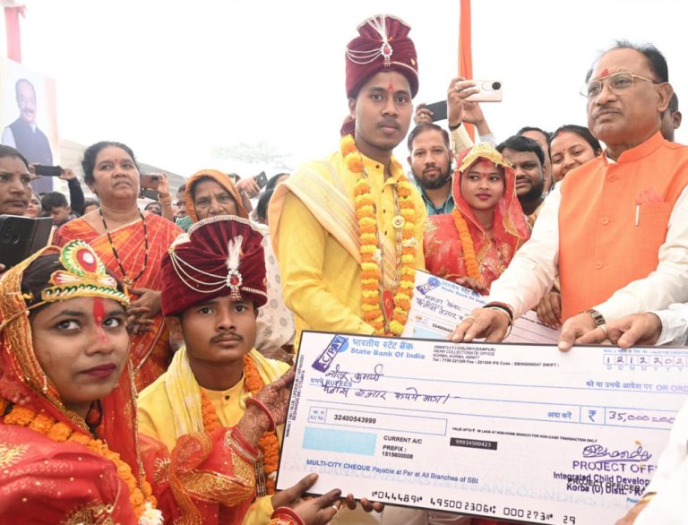 मुख्यमंत्री साय ने विवाह बंधन में बंधने वाले 102 नवदंपत्तियों को दी बधाई एवं शुभकामनाएं