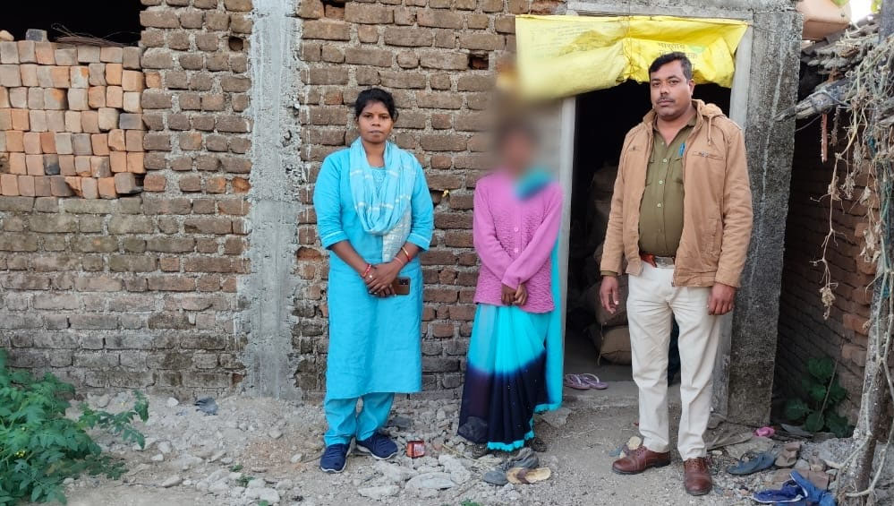 सत्रह वर्षीय अपहृत बालिका को अनूपपुर पुलिस ने सिवनी से दस्तयाब कर परिजनो के किया सुपुर्द 1 13A 88