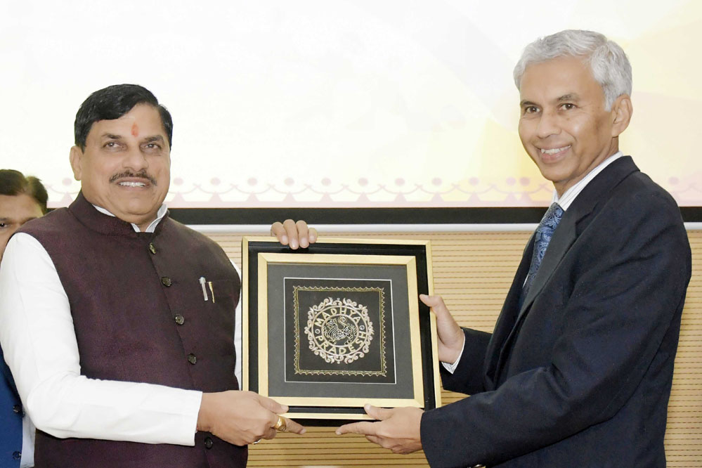 विश्व में देश की विशिष्ट पहचान बनाने में आईएएस अधिकारियों की महत्वपूर्ण भूमिका : मुख्यमंत्री डॉ. यादव 1 20A 125