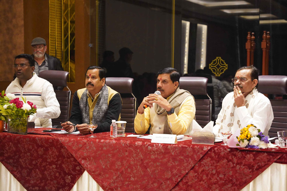 मुख्यमंत्री डॉ. यादव ने कार्यक्रम स्थल खजुराहो मेला ग्राउंड का निरीक्षण भी किया 1 20A 2