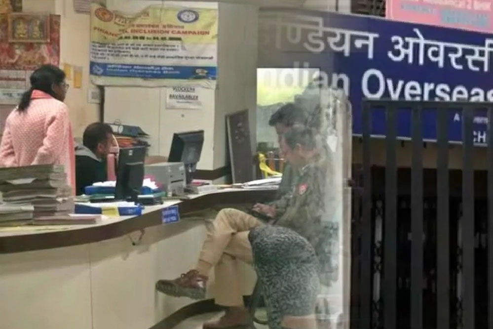 लखनऊ बैंक लूट में शामिल आरोपी का एनकाउंटर, पैर में लगी गोली, 3 गिरफ्तार 1 23A 20