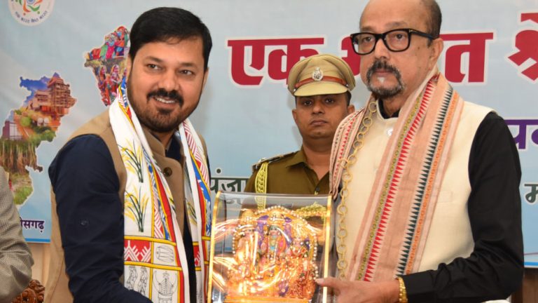 राजभवन में रंगारंग सांस्कृतिक कार्यक्रमों के साथ मनाया गया 5 राज्यों एवं केंद्रशासित प्रदेशों का स्थापना दिवस