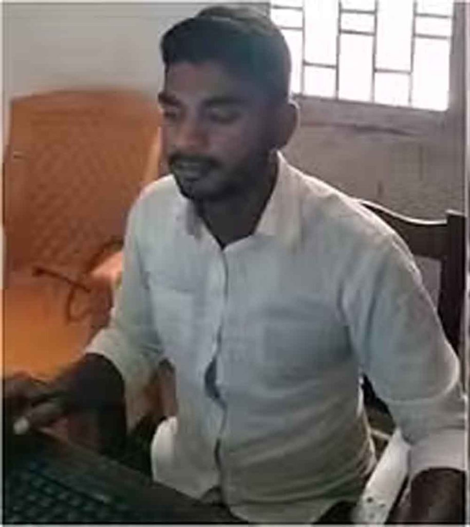 बिहार-मोतिहारी में आधार कार्ड बनाने की अवैध वसूली बिहार-मोतिहारी में आधार कार्ड बनाने की अवैध वसूली