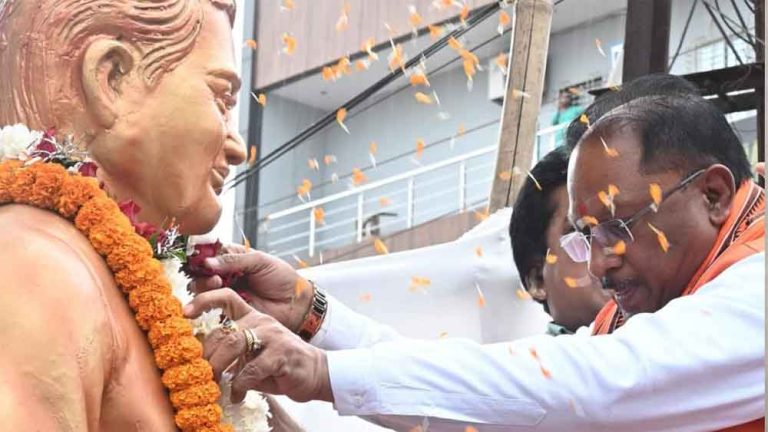 छत्तीसगढ़-रायपुर में मुख्यमंत्री साय बोले-'भारत रत्न अटल हम सभी के प्रेरणा स्रोत'