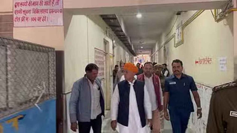 राजस्थान-अजमेर के राजकीय अस्पताल का निरीक्षण करने पहुंचे केंद्रीय मंत्री भागीरथ चौधरी