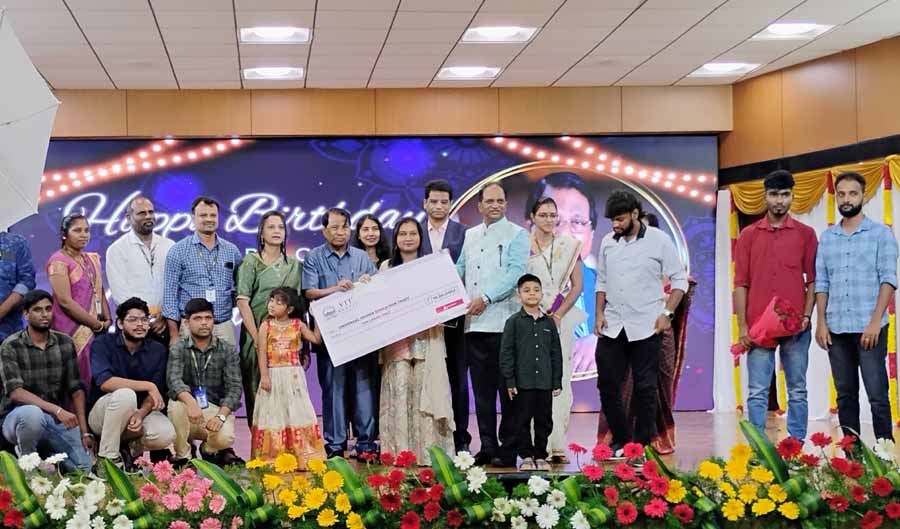 वीआईटी भोपाल विश्वविद्यालय ने चांसलर के 86वें जन्मदिन पर यूनिवर्सल हायर एजुकेशन ट्रस्ट को 10 लाख किए दान 1 VITBHOPAL Donation