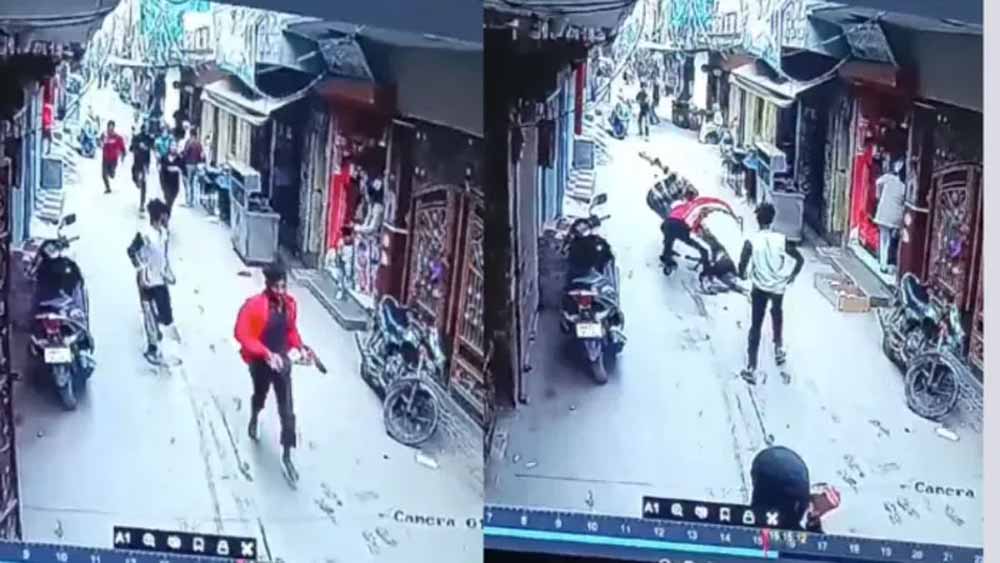 ओल्ड फरीदाबाद इलाके में कुछ लोगों ने एक युवक की चाकुओं से गोदकर हत्या कर दी, वारदात सीसीटीवी में कैद 1 ghatna2 1