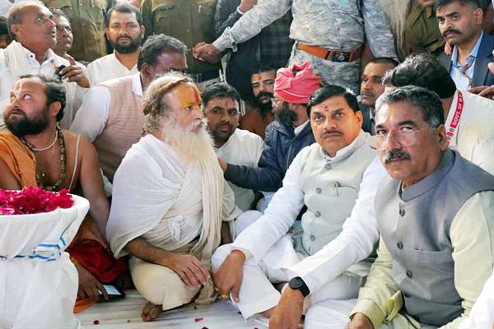 मुख्यमंत्री डॉ. यादव ने संत श्री सियाराम बाबा जी के अवसान पर किया शोक व्यक्त 1 mohan 6