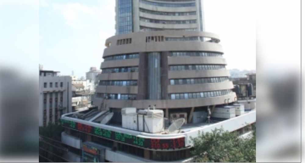 भारतीय शेयर बाजार के कारोबारी दिन सपाट बंद हुआ, निफ्टी 24,600 के ऊपर 1