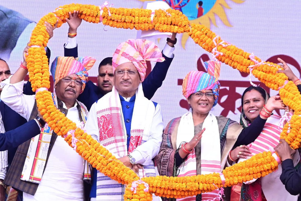 मुख्यमंत्री विष्णु देव साय ने तातापानी महोत्सव में विभागीय स्टॉलों का किया अवलोकन 1 15A 25