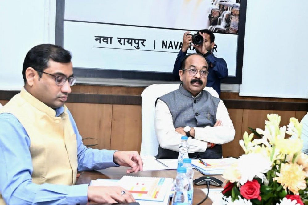 उप मुख्यमंत्री ने नगर निगमों, नगर पालिकाओं और नगर पंचायतों के कार्यों की समीक्षा की 1 1A 12