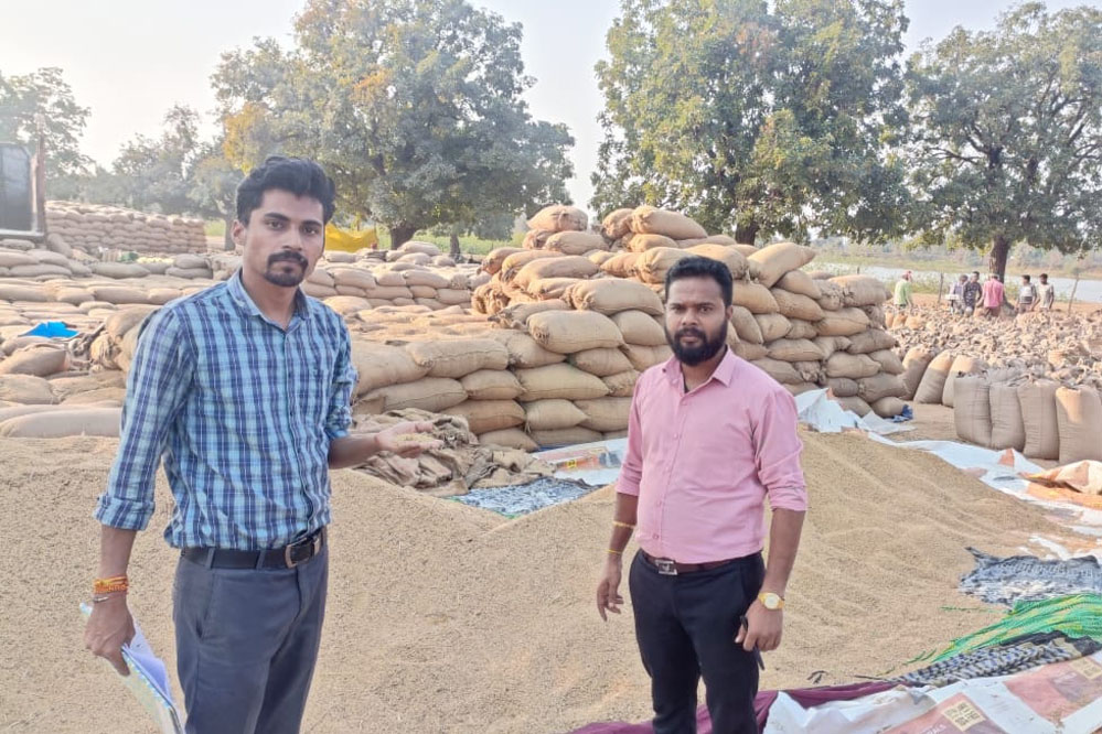 वैध धान परिवहन के खिलाफ बड़ी कार्रवाई करते हुए प्रशासन ने 280 कट्टा धान जब्त किया 1 25A 7 1