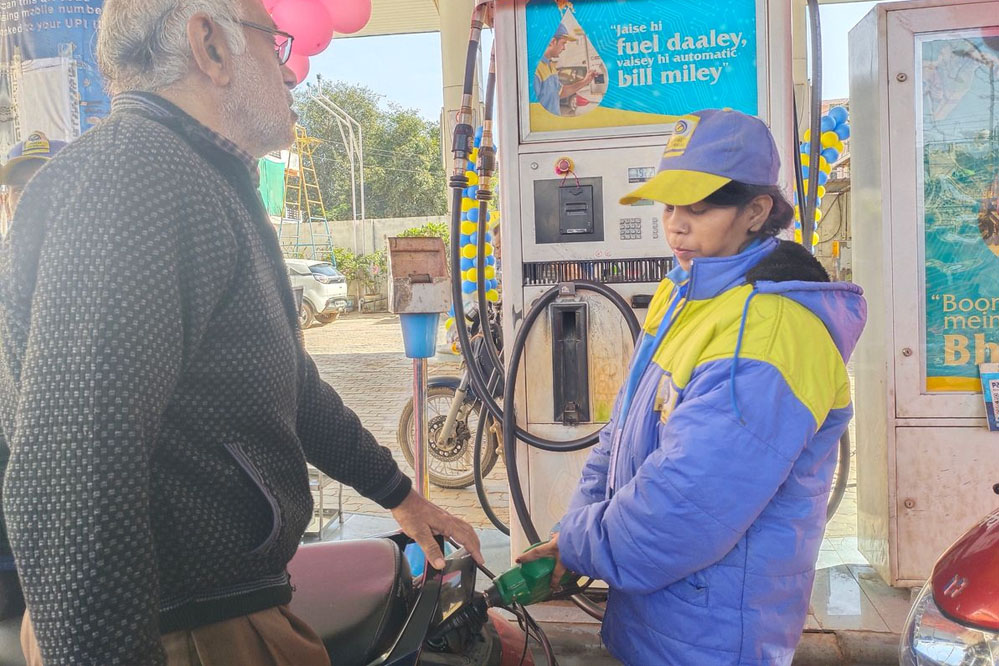 महिलाओं को “शक्ति दीदी” के रूप में फ्यूल वर्कर के माध्यम से रोजगार उपलब्ध कराया गया 1 3A 3