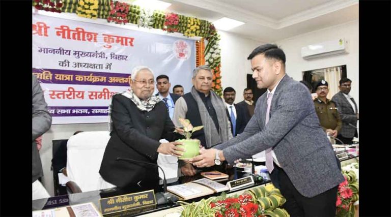 बिहार-बेगूसराय की समीक्षा बैठक में मुख्यमंत्री नितीश ने की कई महत्वपूर्ण घोषणायें