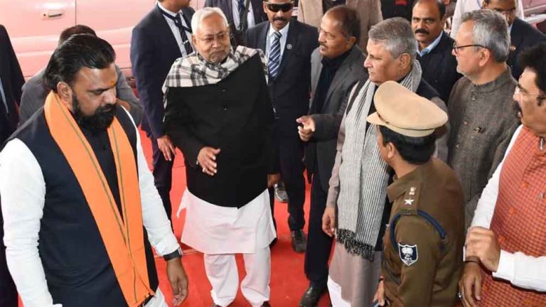 बिहार-मुख्यमंत्री नितीश कुमार ने की समस्तीपुर की योजनाओं की समीक्षा
