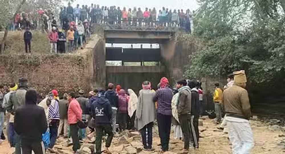 बिहार-रोहतास में बर्थडे पाटी से लौट रहे युवकों की बाइक पुल से टकराने से तीन की मौत 1 Bihar 04 2