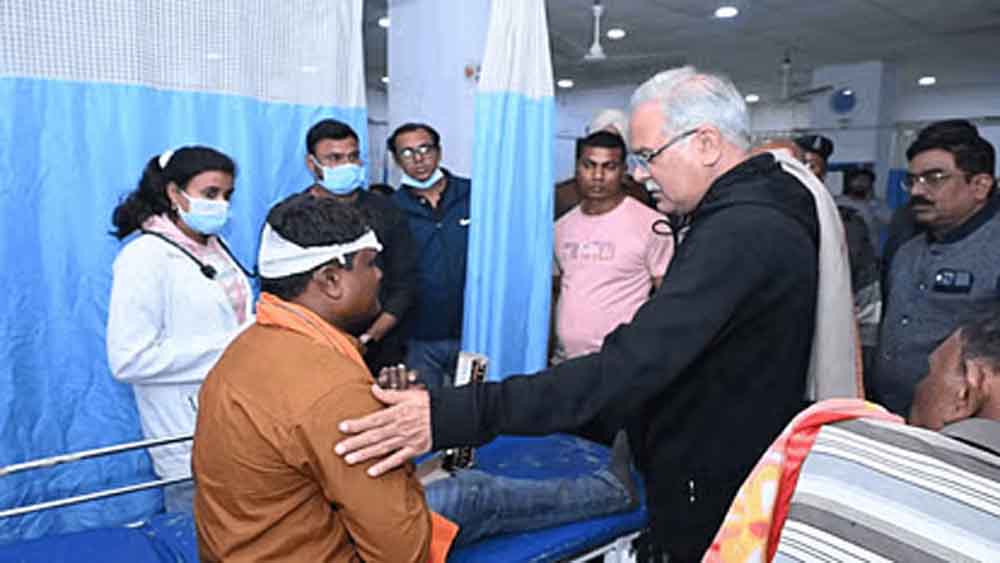 छत्तीसगढ़-दुर्ग में देर रात सड़क दुर्घटना में दो की मौत और 14 घायल 1 Cg 02 2 17