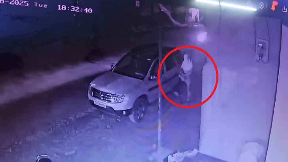 छत्तीसगढ़-दुर्ग में बिल्डर की कार में धमाका, दिखा नकाबपोश युवक 1 Cg 03 2 23