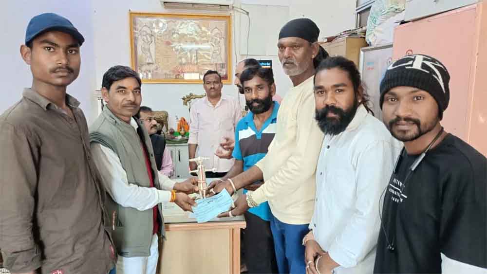 राजस्थान-चित्तौड़गढ़ में दशहरे पर बारिश न होने पर सांवलिया सेठ को 141 ग्राम चांदी का रावण भेंट 1 Rajasthan 01 2 21